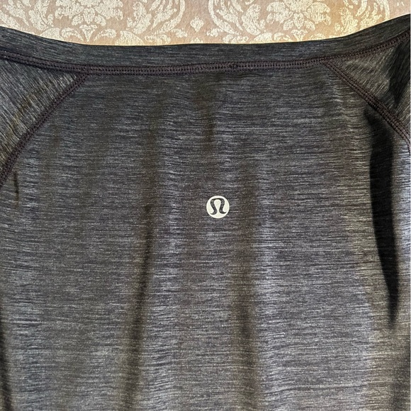 Lululemon ~ Women’s Long Sleeve Space Dye Back Ruffle Yoga Top in size 6 - Picture 3 of 14